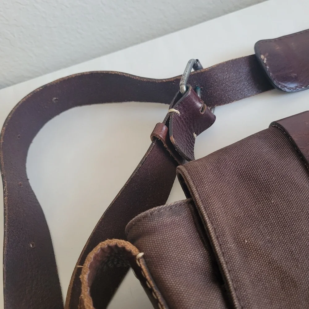 Banana Republic Canvas & Leather Messenger Bag Y2K front Snaps Broken